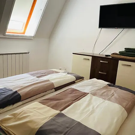 Klebi's Apartmanhaz * Balatonföldvár