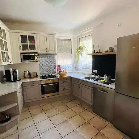 Apartment Klebi's Apartmanhaz